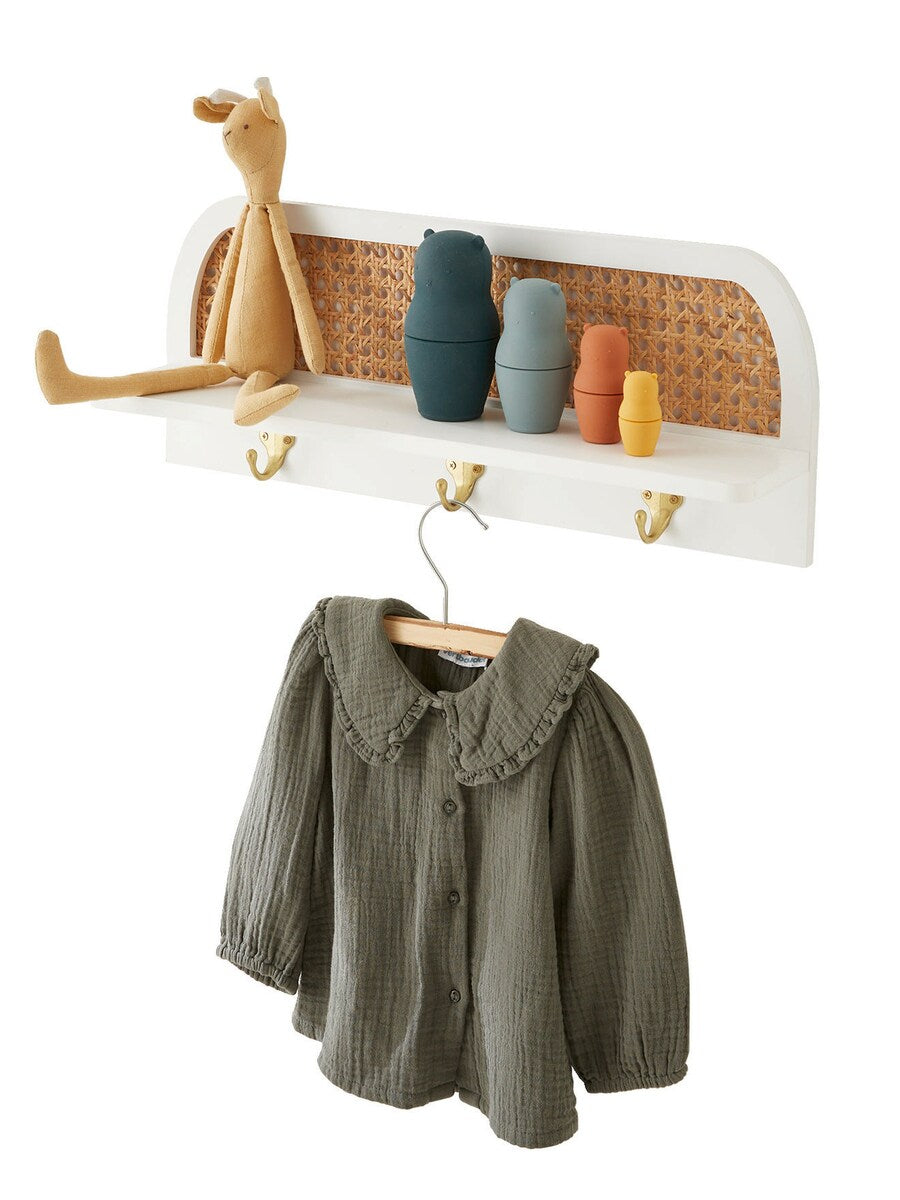 Vegggarderobe med rotting og hylle 3 knagger 50 cm forfra