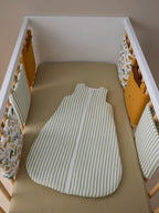 Vendbar sovepose for baby SAVANNE i musselin bakside