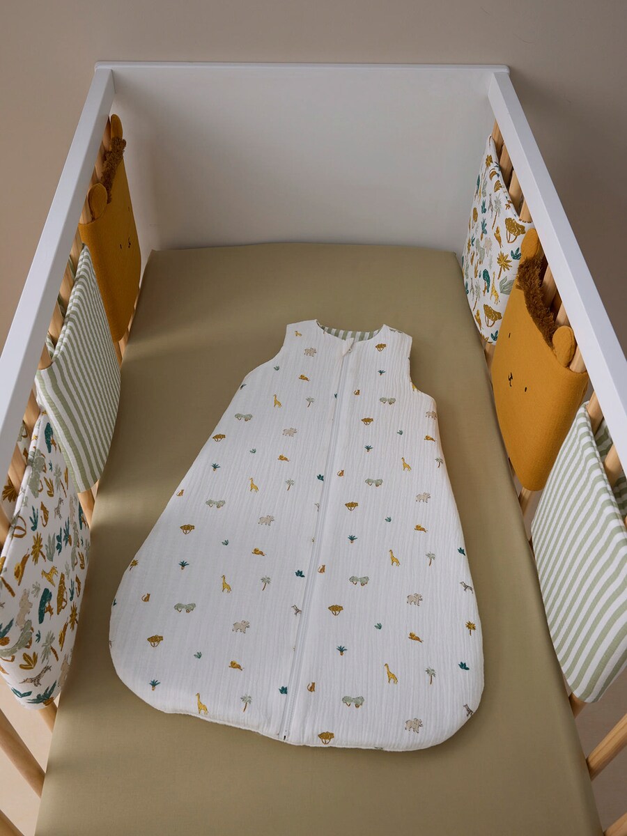 Detalj av vendbar sovepose for baby SAVANNE i musselin