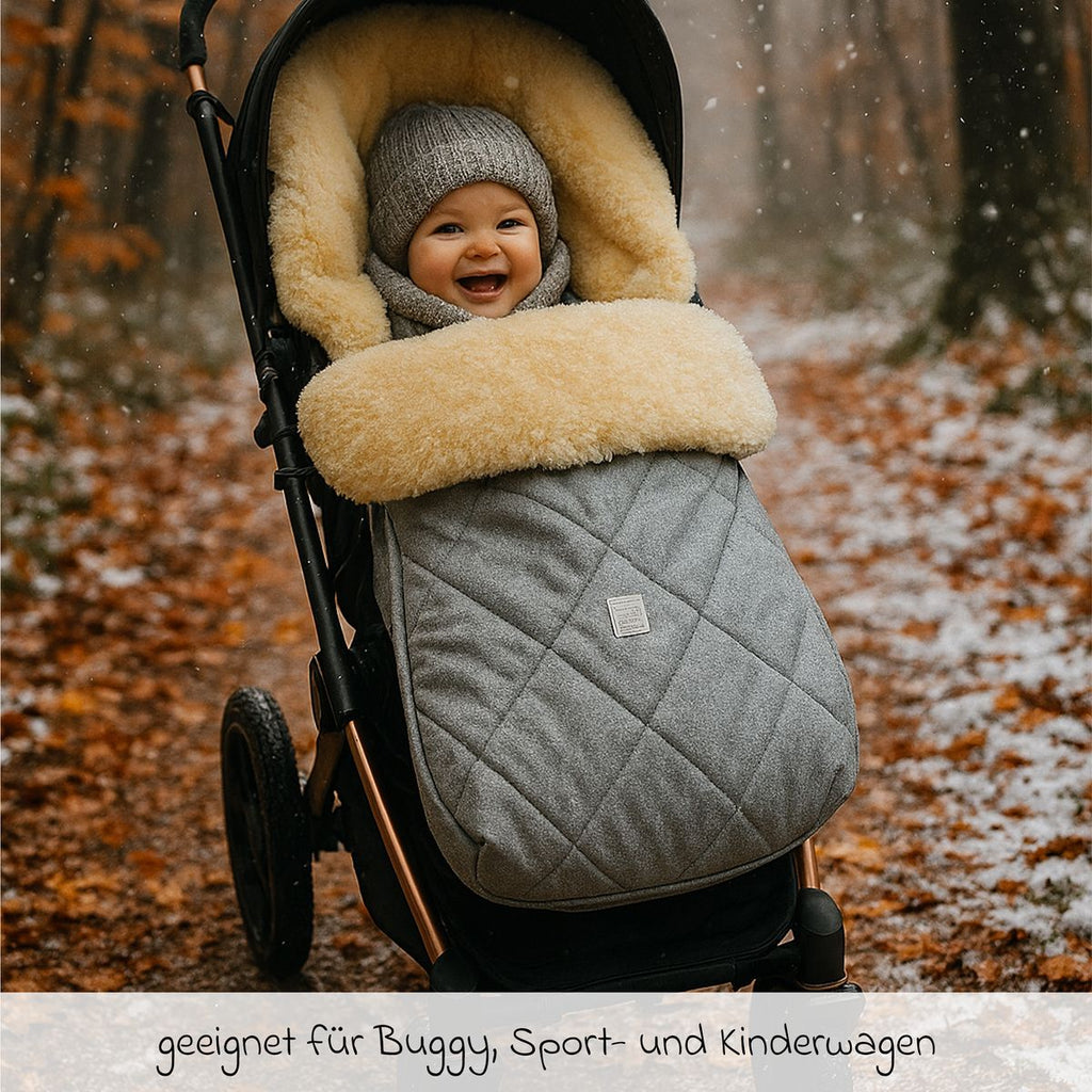 Vognpose Coosy i lammeskinn 85 x 45 cm montert i barnevogn